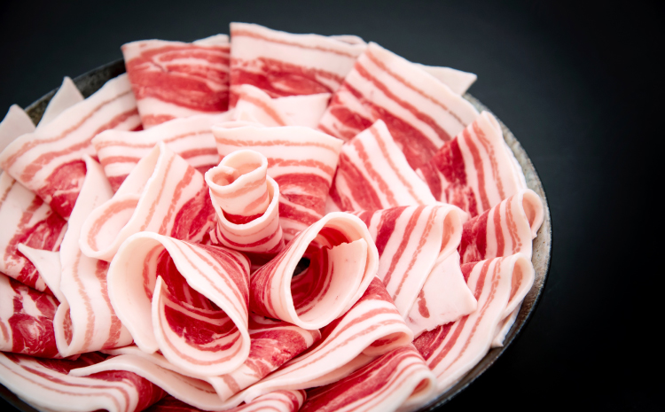 イノシシ鍋セット（山椒つくね入り） 約2.3kg【冬猪肉 ロース 500g バラ 500g 夏猪肉 モモ 500g 山椒 つくね 3パック 専用出汁 飛魚だし 3パック 肉 猪肉 いのしし肉 鍋 冷凍】