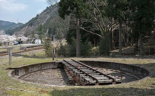 【津山・因美線】鉄道遺産を有識者の小西伸彦氏と巡る旅 体験 イベント ツアー 食事 ガイド付 駅舎 鉄道橋梁 美作河井駅 転車台 TY0-0758