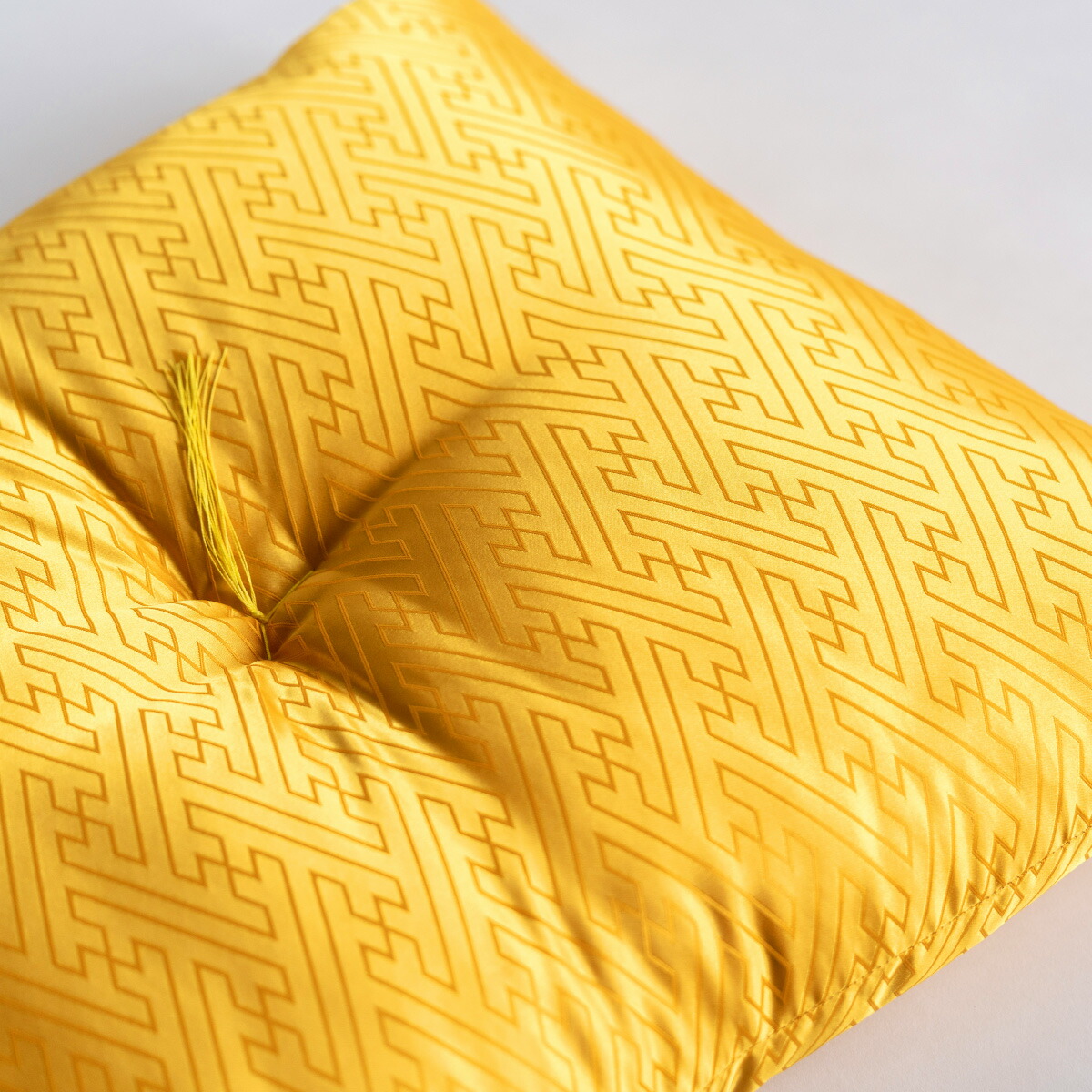 座布団　A-231 祝寿ざぶとん 座布団 ざぶとん 55cm×59cm 国産 お祝い 贈答 プレゼント 紗綾形 山吹色《45日以内に出荷予定(土日祝除く)》