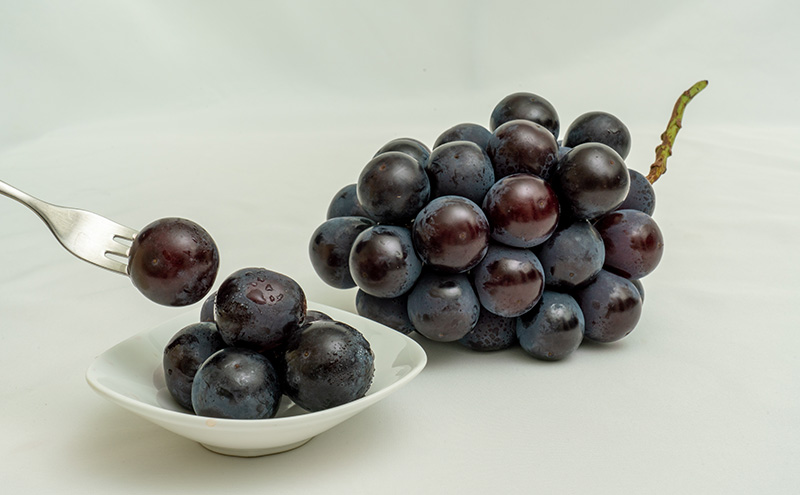 ぶどう 2026年 先行予約 ニュー ピオーネ 4房（合計約2kg） ブドウ 葡萄  岡山県産 国産 フルーツ 果物 ギフト  