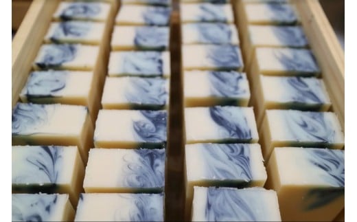 【 マツリカサボン 】 オーガニック石けん （酒かす椿） 75g 1個 ご自宅用 / オーガニック 生せっけん 自然素材 石鹸 岡山 真庭 蒜山 肌にやさしい こだわり 手作り 無添加 洗顔 MATSURIKA SAVON 【savon018-01】