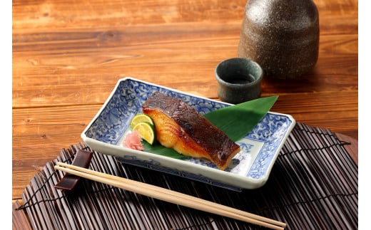 【岡山の酒】銀鱈の粕漬け（5切れ入り） / 辻本店 真庭 御前酒 老舗 西蔵 人気メニュー 銀鱈 粕漬 酒粕 【thtn021-01】