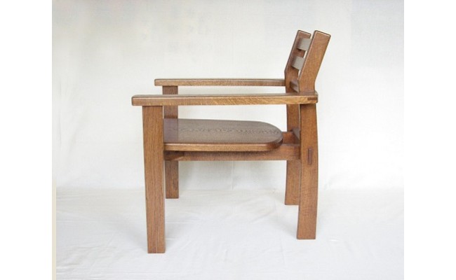 楢のアームチェア