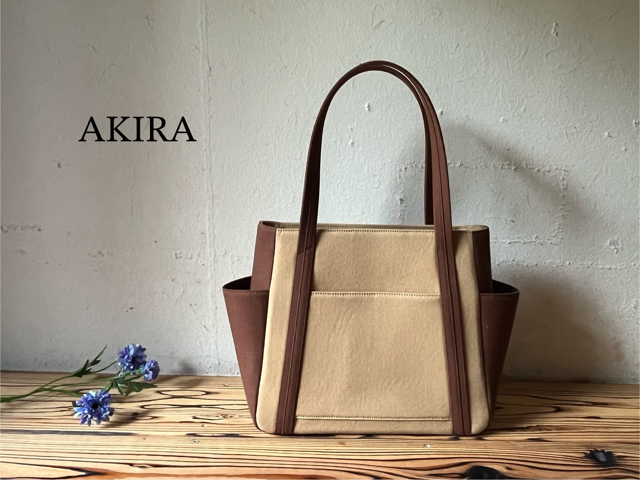 【 AKIRA オリジナル】【 マツコの知らない世界 で紹介されました！】 中型レディストートバッグ ダブルポケット ベージュ帆布×ダークブラウン 軽量 軽い 日本製 キャンバス 帆布 横型 肩掛け 通勤 通学 大容量 上質 カジュアル オシャレ レディース カバン 鞄 バック