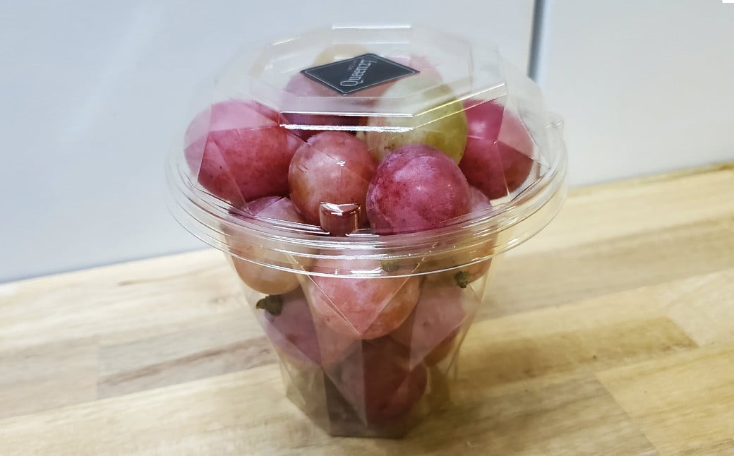《種なし》 岡山県産 クイーンニーナ 手軽なカップタイプ 約300g × 2カップ 計約600g 【2025年8月下旬～2025年9月下旬発送予定】 ／ ぶどう ブドウ 葡萄 大粒 種なし 種無し フルーツ 果物 くだもの 果実 カップ入り カップ お手軽