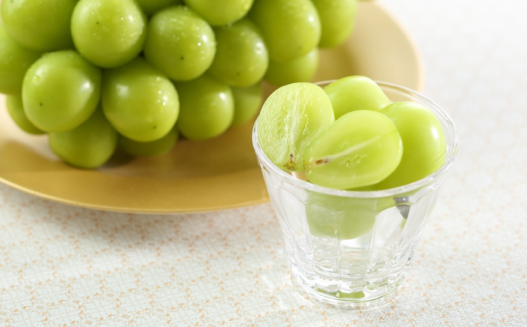 岡山県産 シャインマスカット 晴王 約800g （ 約400g×2房 ） ぶどう ブドウ 葡萄 くだもの 果物 果実 フルーツ 国産 マスカット 【 2026年7月上旬〜8月下旬発送予定 】