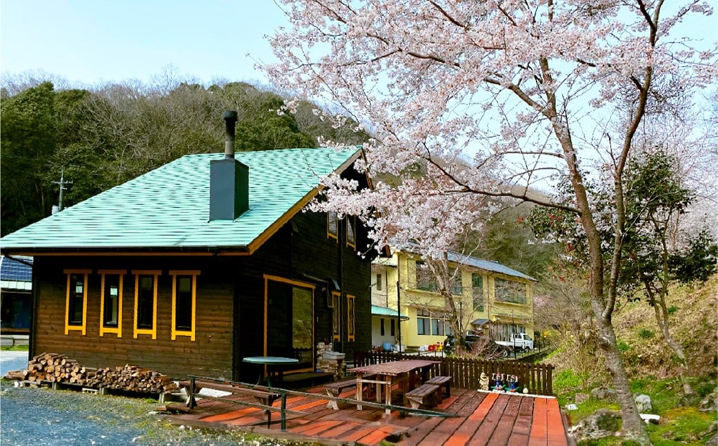 《黄福の町》 岡山県美咲町 山荘やなはら ロッジ松ぼっくり 1泊2日 2食付 4名様 貸切プラン ／ ロッジ ログハウス 貸し切り 貸切 宿泊 宿泊券 チケット 券 食事付き 岡山県 美咲町