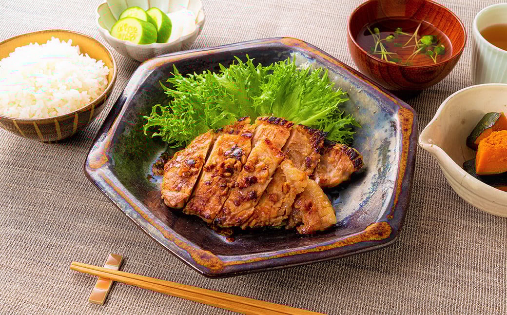 【3ヶ月定期便】おかやまピーチポーク 金山寺味噌漬け （5枚×3回） 計15枚 計約1,575g ／ 3回定期便 ピーチポーク 豚肉 ポーク 豚ロース ロース ロース肉 肉 お肉 国産豚 国産豚肉 味噌漬け 味付き 味付き肉 惣菜 総菜 グルメ 加工品 加工食品 定期便 岡山県 美咲町 冷凍