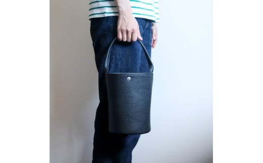 ＼年内発送／バケットバッグ/ブラック E136
