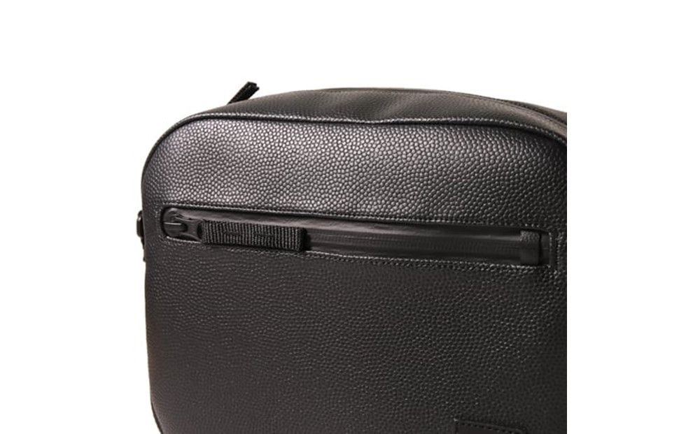 ショルダーバッグ/ ブラック E126