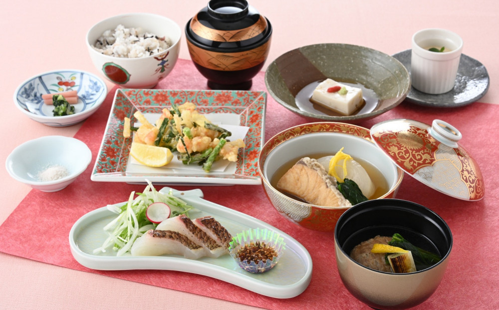 ランチペアお食事券　【6F日本料理 鯉城】　四季の花会席
