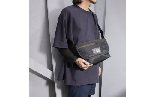 ＼年内発送／メッセンジャーバッグ S  MA-1/ブラック F018S