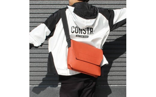 メッセンジャーバッグ C / ブラウン M003C