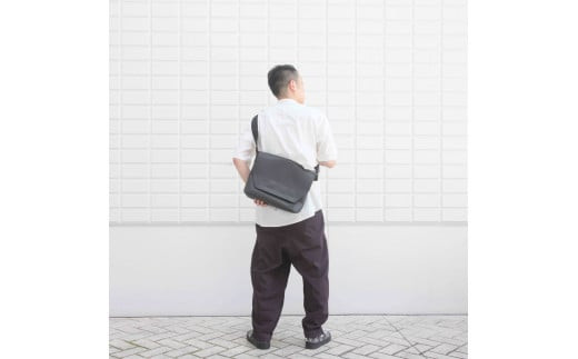 メッセンジャーバッグ C / ブラック E003C