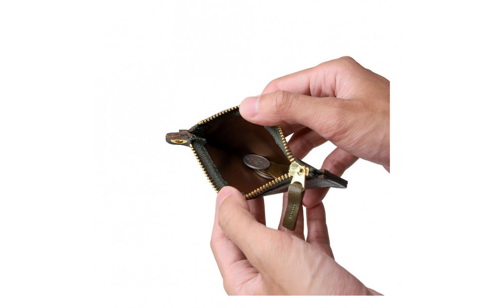 パスケース栃木レザーWコガシ/カーキ L011