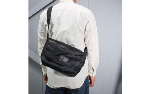 ＼年内発送／メッセンジャーC   MA-1/ブラック F018C