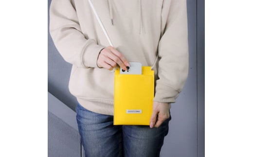 ＼年内発送／スマホショルダー/ イエロー M120