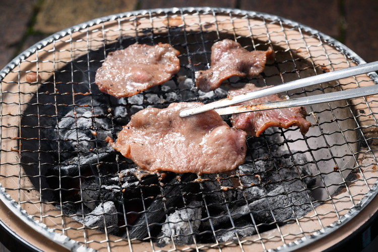 【厚さが選べる】国産牛たん2.1kg 尾野精肉店の牛タン瀬戸内レモン塩だれ｜選べる厚さ 厚切り 薄切り 塩だれ 瀬戸内レモン 数量限定 サイズ不揃い 訳あり 真空パック 小分け 冷凍 国産牛 牛肉 牛タン 広島県 竹原市　※離島への配送不可