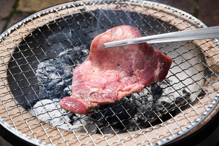 【厚さが選べる】国産牛たん2.1kg 尾野精肉店の牛タン瀬戸内レモン塩だれ｜選べる厚さ 厚切り 薄切り 塩だれ 瀬戸内レモン 数量限定 サイズ不揃い 訳あり 真空パック 小分け 冷凍 国産牛 牛肉 牛タン 広島県 竹原市　※離島への配送不可