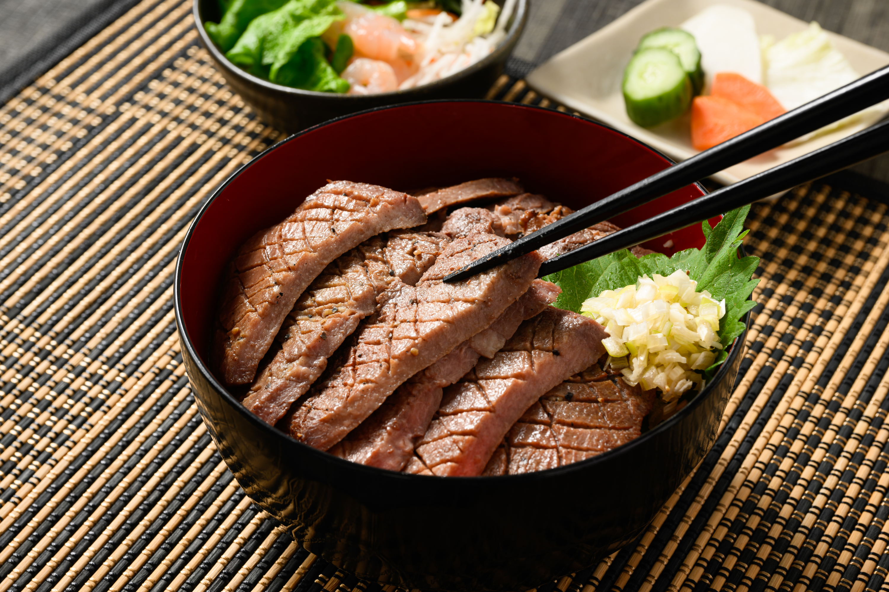 【厚さが選べる】牛タン1.5kg 尾野精肉店の牛タン瀬戸内レモン塩だれ｜選べる厚さ 厚切り 薄切り 塩だれ 瀬戸内レモン 数量限定 サイズ不揃い 訳あり 真空パック 小分け 冷凍 牛肉 牛タン 広島県 竹原市　※離島への配送不可