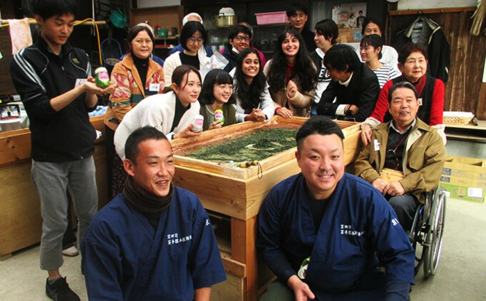 黒谷茶るま赤（鷹の爪25g1袋付き） だるま お茶 茶葉 057002