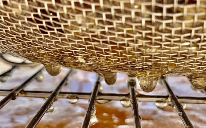 【 国産 天然蜂蜜 】 はちみつ 日本みつばち 百花蜜 500g たれ蜜製法 純粋ハチミツ108001