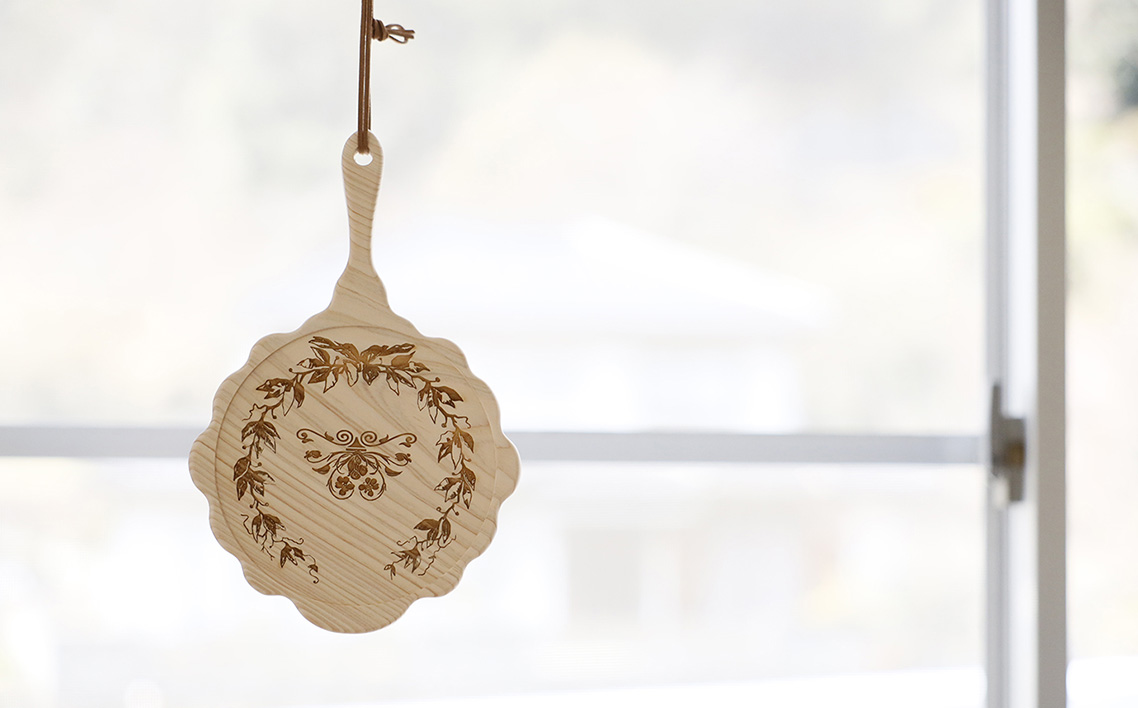 まるで手鏡のような鍋敷き A No.1111