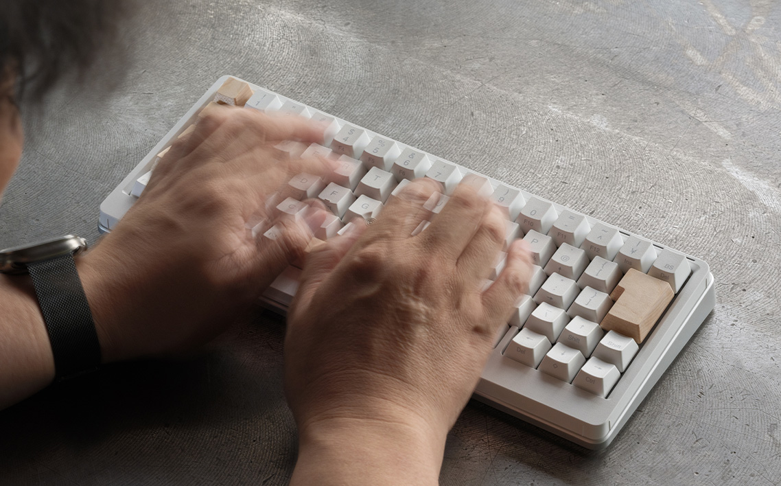 HHKB Studio専用 木製キートップ 日本語配列 メープル ／ HHKB Studio キートップ 木製キーボード メープル 無垢材 キーキャップ ナチュラルカラー カスタムキーボード 静音タイピング 打鍵音改善 タイピング快適化 手触り さらさら質感 デスク環境 おしゃれガジェット 日本製 精密加工 ハンドメイド 汚れにくい 広島県 No.1230-02