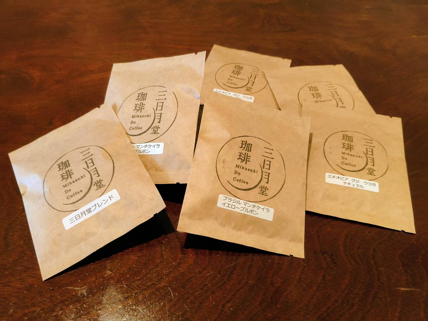 コーヒードリップバッグセット18個入り 三日月堂珈琲 山口県 防府市 A-B44 ドリップバッグ コーヒー セット 詰め合わせ 珈琲 自家焙煎 専門店 18杯分 個包装 贈り物 ギフト 三日月堂