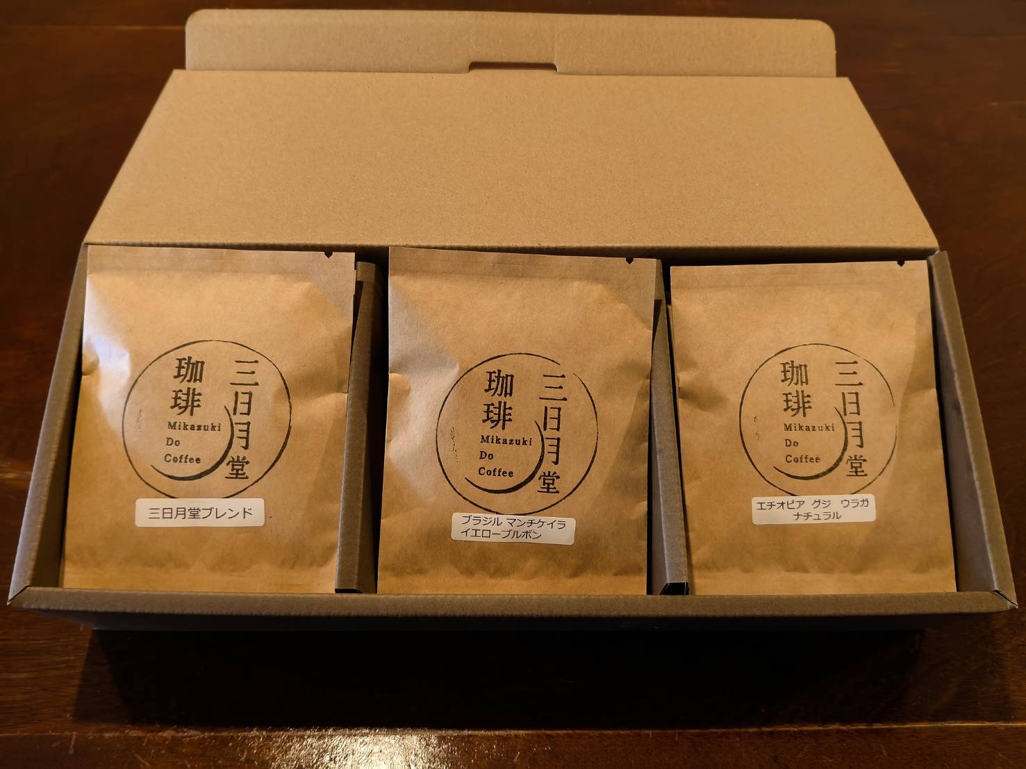 コーヒードリップバッグセット18個入り 三日月堂珈琲 山口県 防府市 A-B44 ドリップバッグ コーヒー セット 詰め合わせ 珈琲 自家焙煎 専門店 18杯分 個包装 贈り物 ギフト 三日月堂