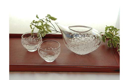 ＜ガラス作家 池本美和＞冷酒揃「波紋水」No.1 吹きガラス 硝子 ガラス 冷酒 片口 ぐい呑み 酒器 池本美和 贈り物 ギフト  工芸品 F6L-490