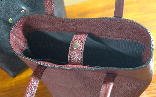 本革製ミニトートバッグ＜レッド＞ ハンドメイド 国産牛ヌメ革 ミニトートバッグ 小型 トートバッグ かばん 本革 レザー 革製品 贈り物 ギフト レッド  バッグ カバン 鞄 ファッション F6L-283