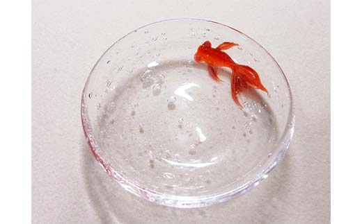 ＜ガラス作家 松尾具美＞金魚豆皿 硝子 ガラス 小皿 皿 金魚 松尾具美 贈り物 ギフト  工芸品 F6L-1251