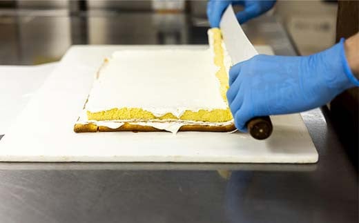 長州ロール・シュウロールアイスセット 長州ロール16センチ1本 シュウロールアイス6個入 シュウ生地 生クリーム 生シュウロール バニラアイス ラスク デザート トロアメゾン こだわり 人気 新感覚 山口県 山陽小野田市 F6L-1142