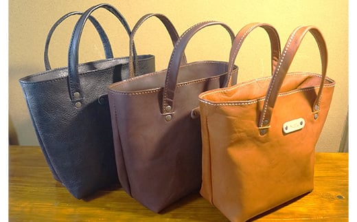 本革製ミニトートバッグ＜ネイビー＞ ハンドメイド 国産牛ヌメ革 ミニトートバッグ 小型 トートバッグ かばん 本革 レザー 革製品 贈り物 ギフト ネイビー  バッグ カバン 鞄 ファッション F6L-284