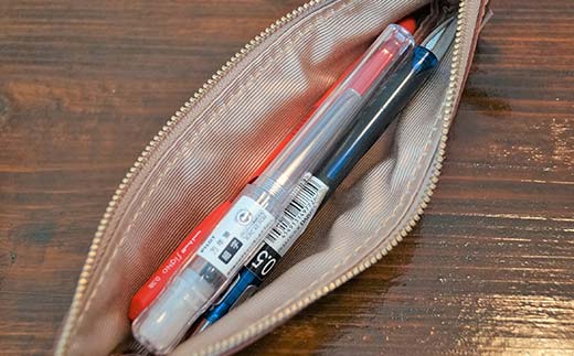 本革ミニペンケース＜グリーン＞ ペンケース ミニ グリーン 本革 革製品 国産牛ヌメ革 ハンドメイド 贈り物 ギフト 国産  F6L-1288