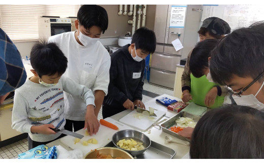 子ども食堂とフードパントリーへの支援（50,000円）