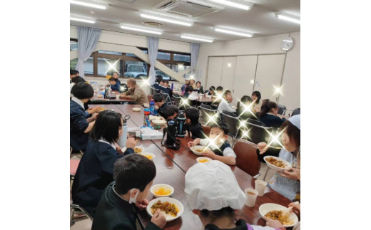 åã©ãé£å ãšããŒããã³ããªãŒãžã®æ¯æŽïŒ100,000åïŒ