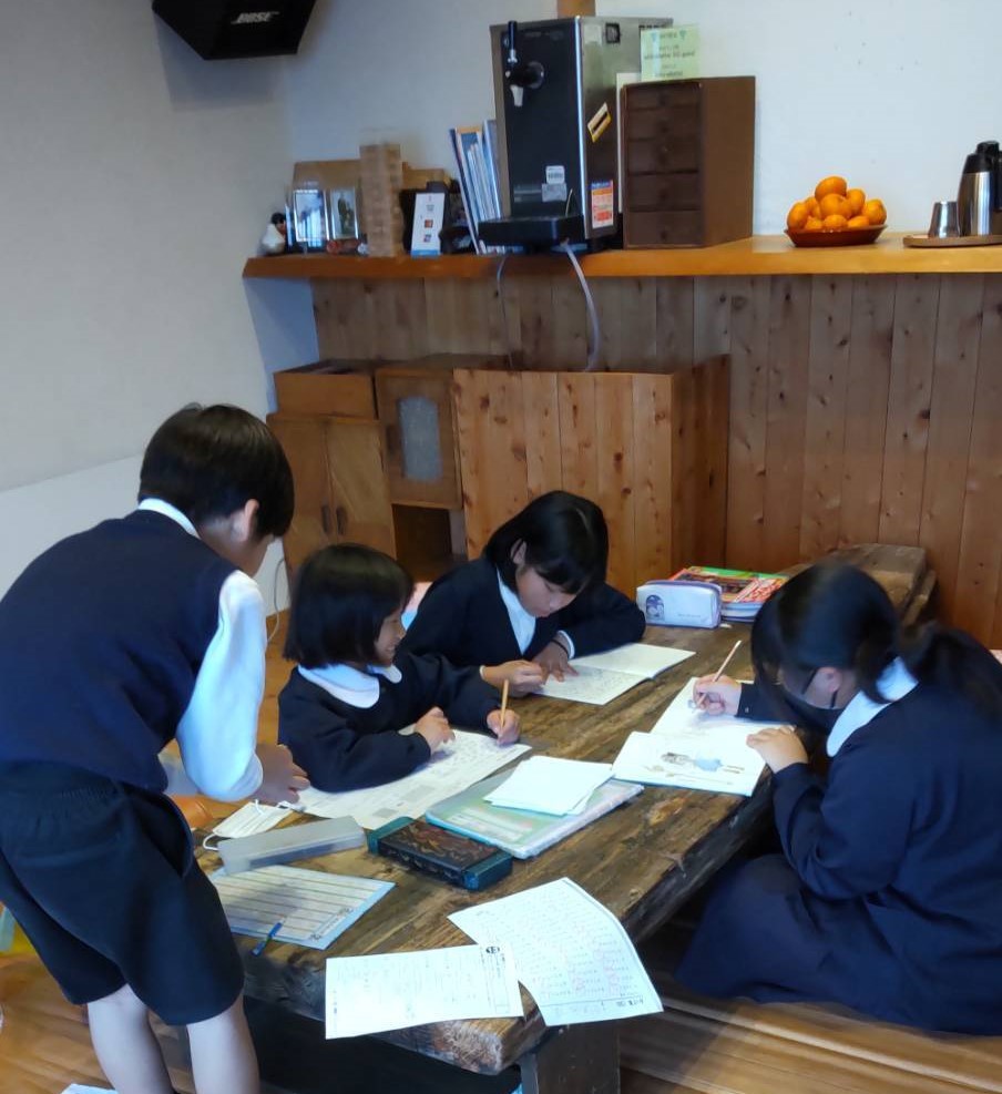 蟄舌←繧る」溷ゅ→繝輔シ繝峨ヱ繝ウ繝医Μ繝シ縺ク縺ョ謾ッ謠エシ10,000蜀シ