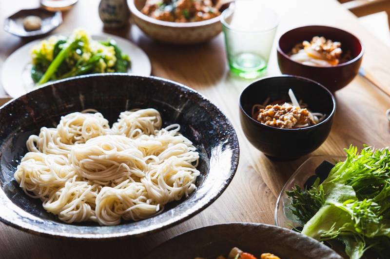 半田手延麺久遠 半田手延麺八千代 食べ比べセット 計14束 【 そうめん 麺 半田 手延 はんだ 素麺 麺類 セット 米 の代わりに つゆ なし 主食 白 小麦 粉 こめ 油 塩 ご当地 人気 おすすめ お取り寄せ グルメ 糸 高級 特選 ブランド ギフト 日 国産 徳島 阿波 】