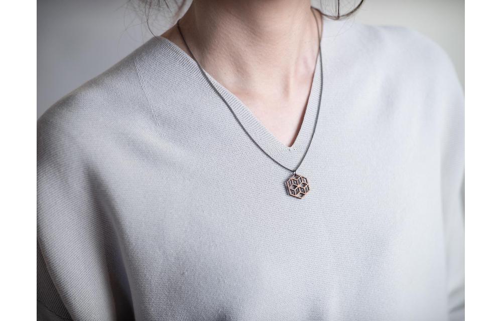 幾何学模様の木のペンダント P-CA