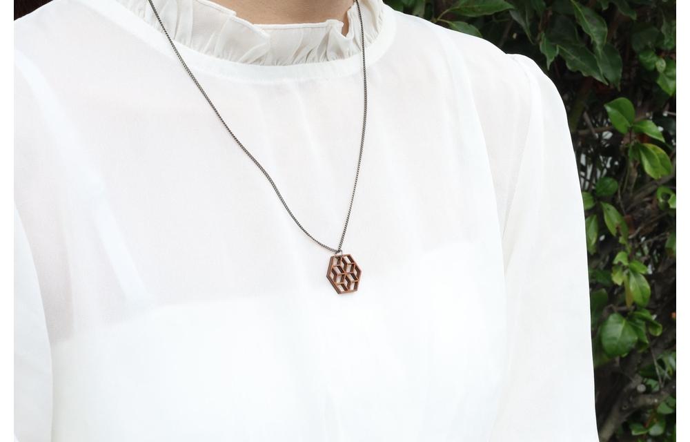 幾何学模様の木のペンダント P-CA