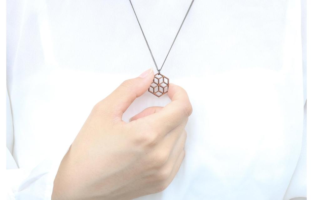 幾何学模様の木のペンダント P-CA