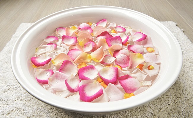 ローズトリートメント（９０分コース）　女性限定　プライベートサロン　アロマ　ダマスクローズ　リンパ　くつろぎ　マッサージ　