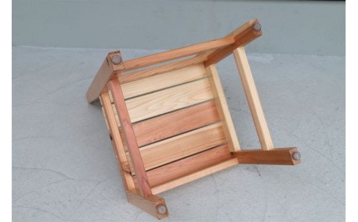 建具屋さんが作った昔ながらの木製椅子　『徳島県産杉使用』　※離島不可