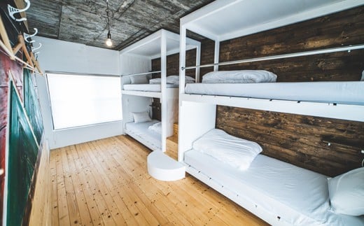 異国情緒溢れる完全手作りのゲストハウス　クワドルプルルーム　1泊宿泊券