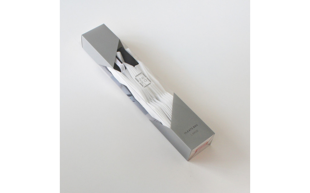 香川産プリーツバッグ・ヘリンボーン・ラージ［ レッド １点］軽やかで上品な透け感のあるショルダーバッグ