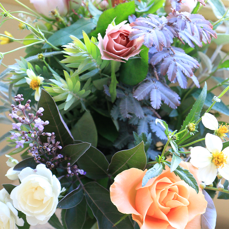 花 ブーケ Mサイズ 生花 季節 季節のお花 花材 インテリア 雑貨 おしゃれ かわいい 可愛い 植物 グリーン スワッグ ガーランド 記念日 贈り物 プレゼント ギフト バラ カスミ草 香川県 丸亀市