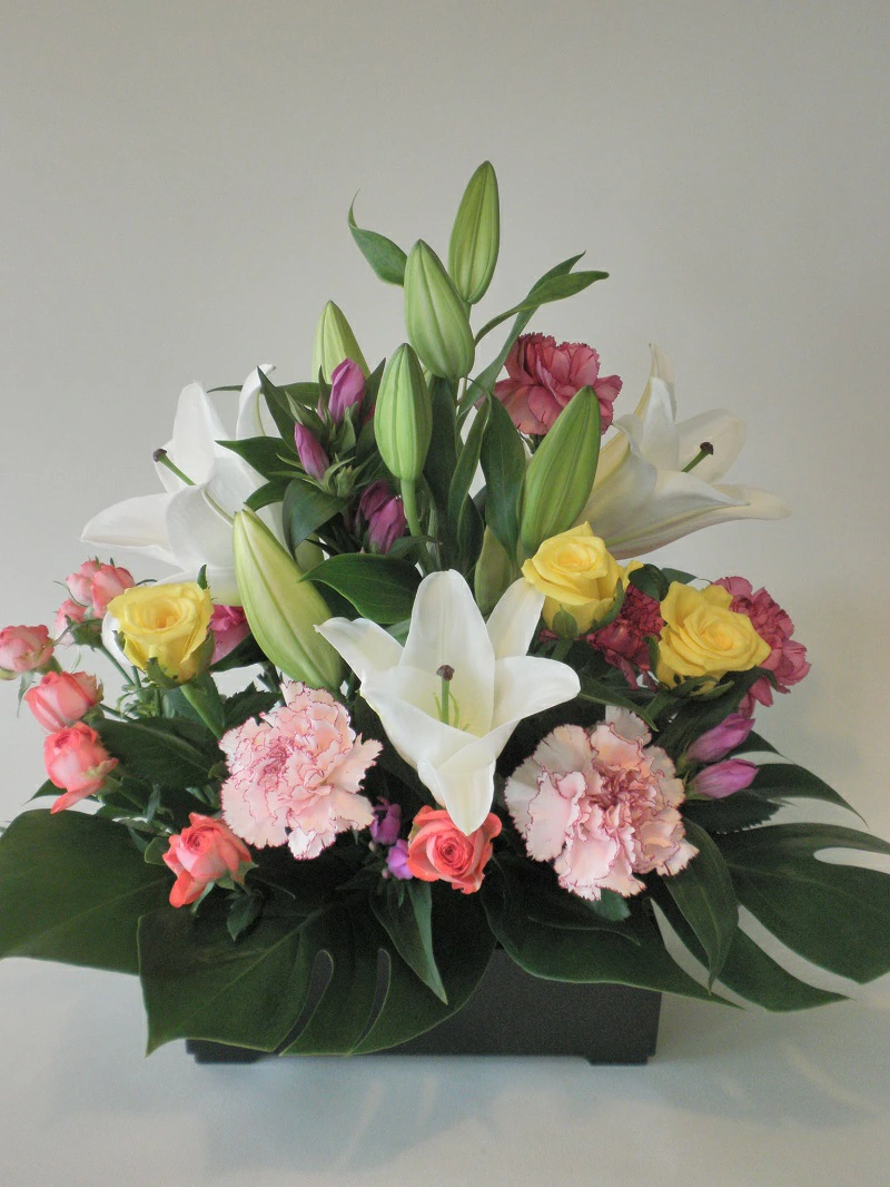 M75-0004_Flower Station NIINAから「花の里三豊市の季節のお供え用フラワーアレンジメント」NO.2