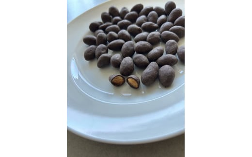 M71-0007_【ふるさと納税】和三盆でキャラメリゼしたアーモンドチョコレート200g